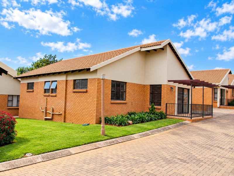 2 Bedroom Property for Sale in Langenhovenpark Free State